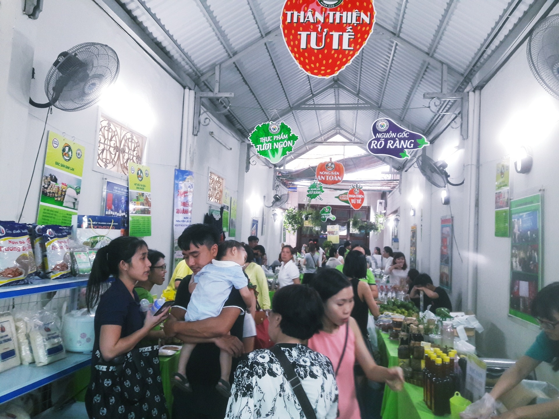 phien cho nong san tai Sai Gon anh 1