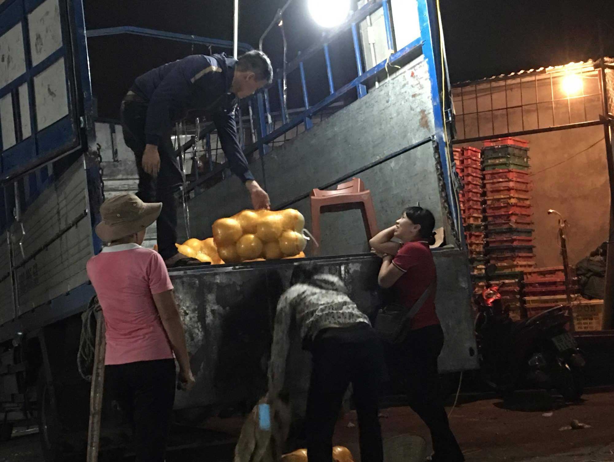 Buoi la vang bong cua Trung Quoc ban day cho o Ha Noi hinh anh