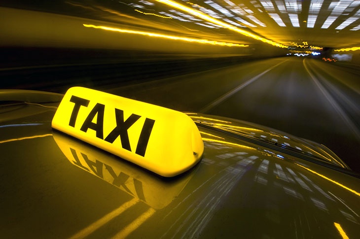 Di xe gi re nhat: Uber, Grab hay taxi truyen thong? hinh anh