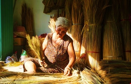 Choi dot, phin pha ca phe, cao bach ho ban gia cao tren Amazon hinh anh