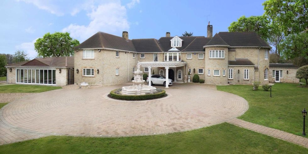 Ngoi nha dam dau an James Bond va tieu thu Bridget Jones hinh anh