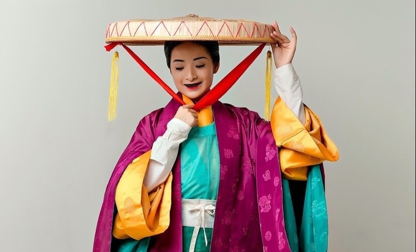 Ban tre Viet dien co phuc, nhuom den rang hinh anh