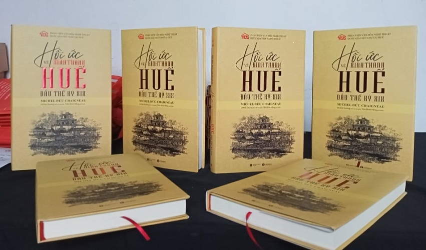 Dau gia sach truc chi dac biet ve Hue thu ve hon 100 trieu hinh anh