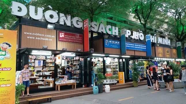 Duong sach TP.HCM hoat dong tro lai hinh anh