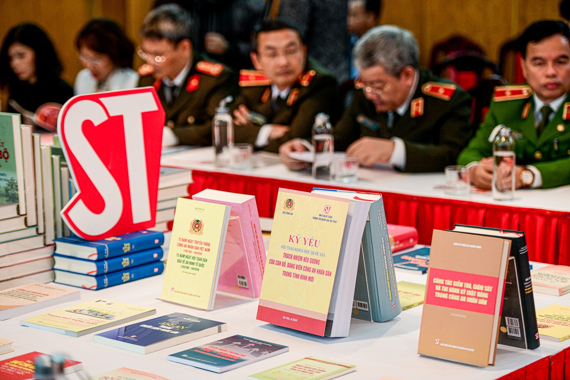 Gioi thieu sach cua Bo Cong an hinh anh