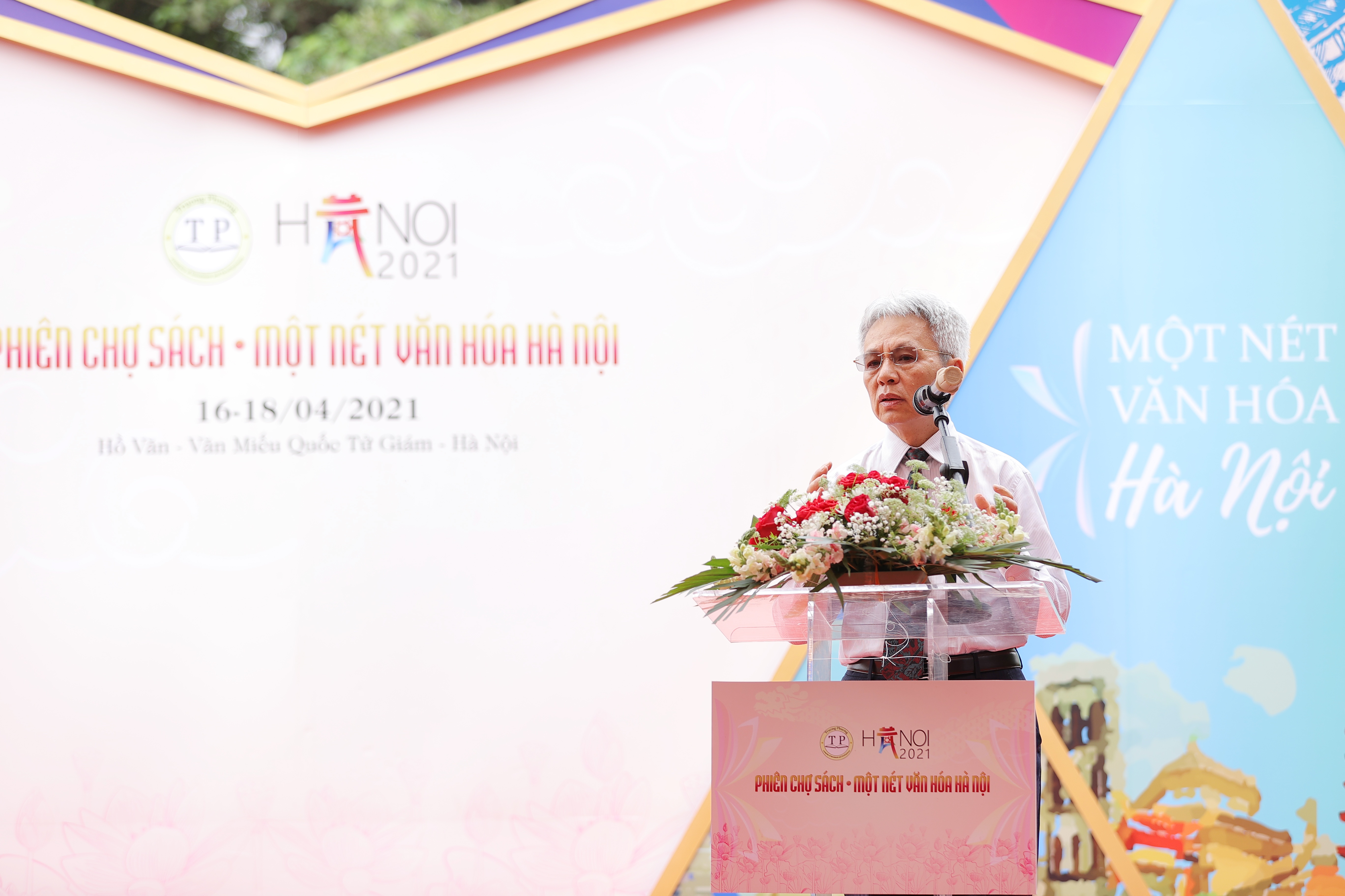 phien cho sach anh 1