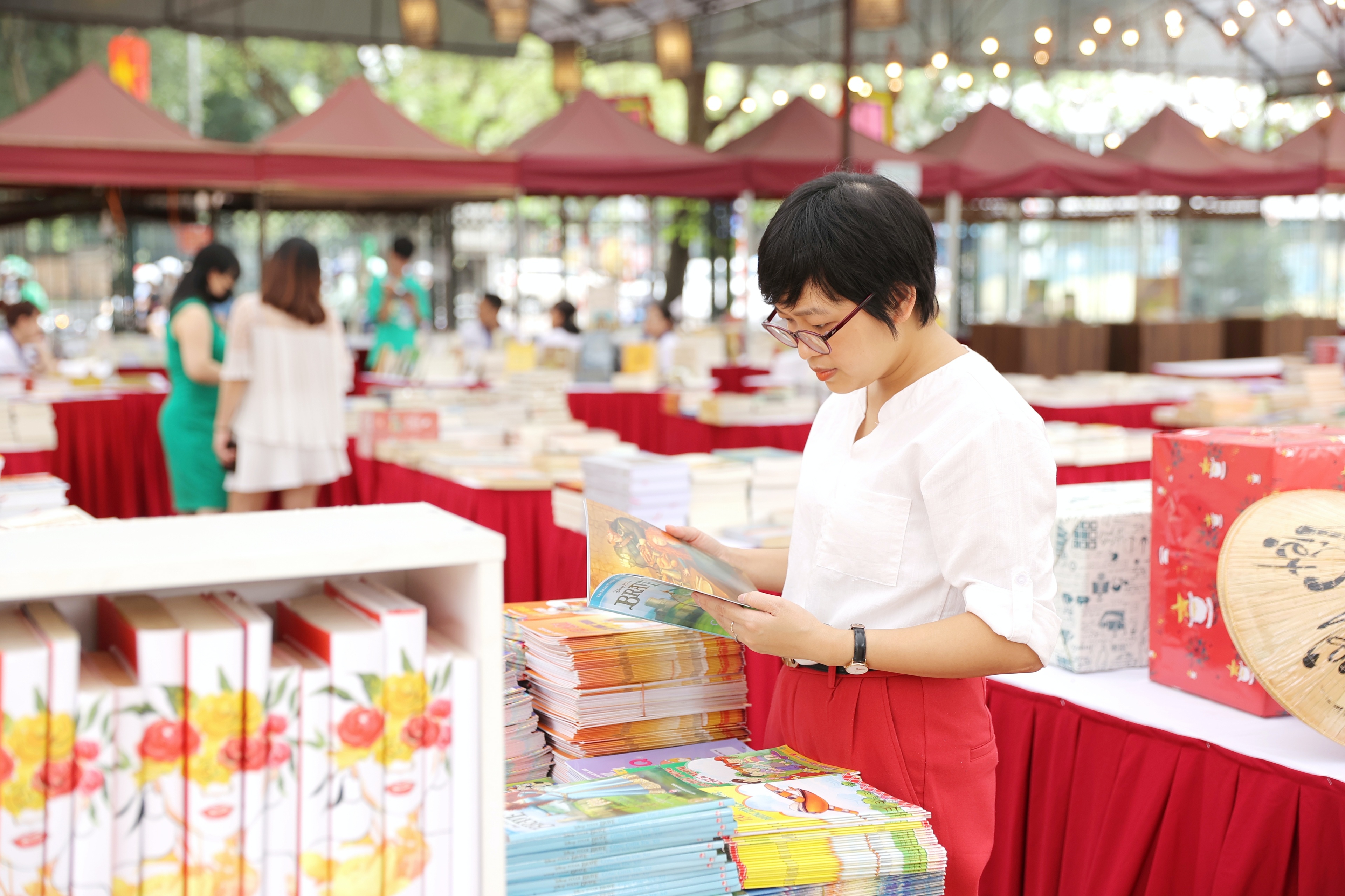 Khai mac 'Phien cho sach - mot net van hoa Ha Noi' hinh anh