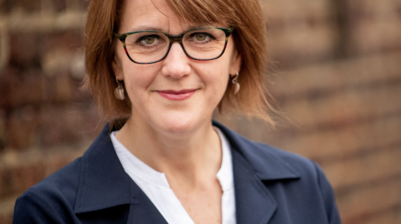 CEO Hiep hoi ban sach Anh canh bao ve mot nam kho luong hinh anh