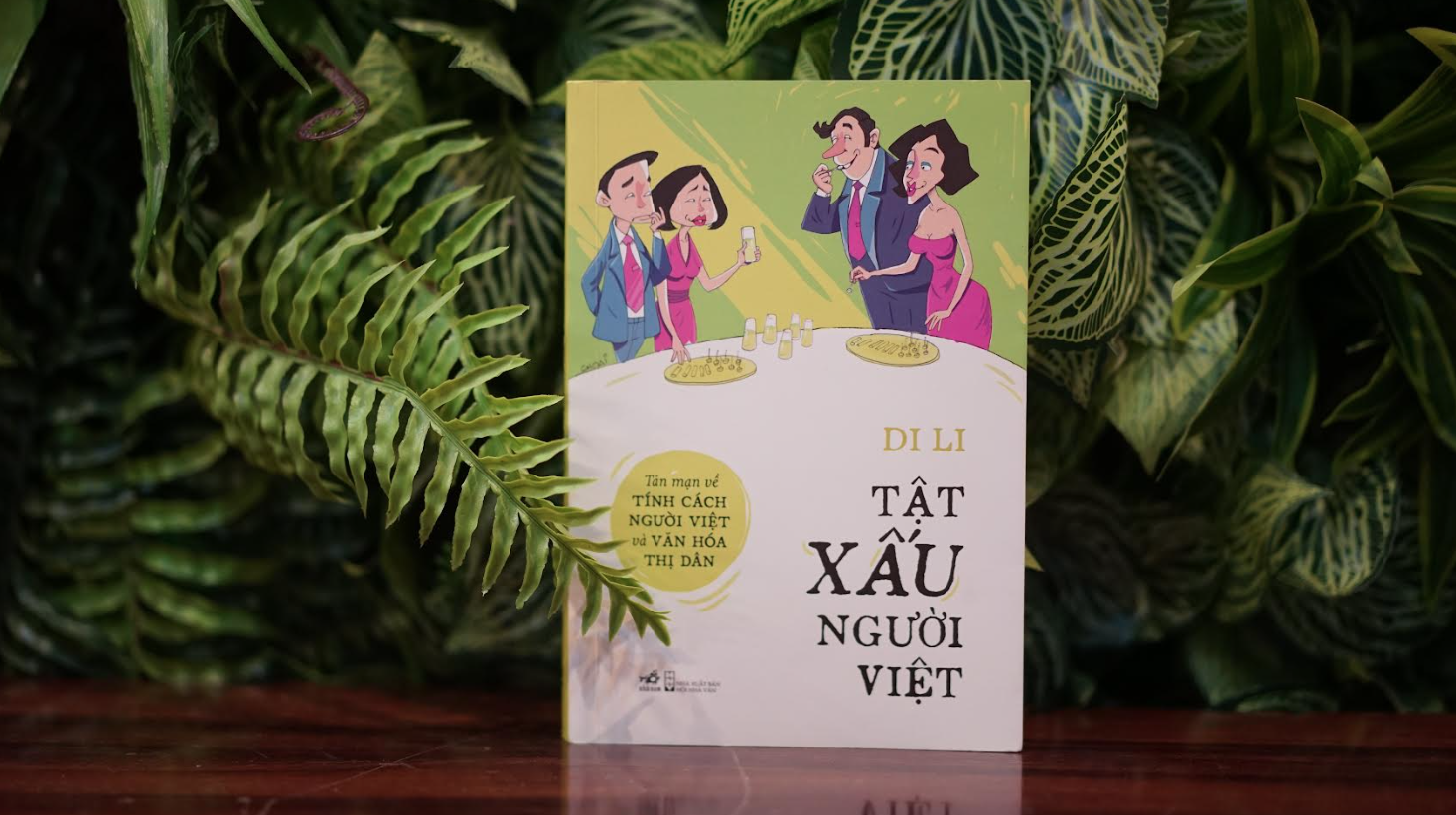 Nguoi Viet hay tu ai, thich do loi, luoi doc sach hinh anh