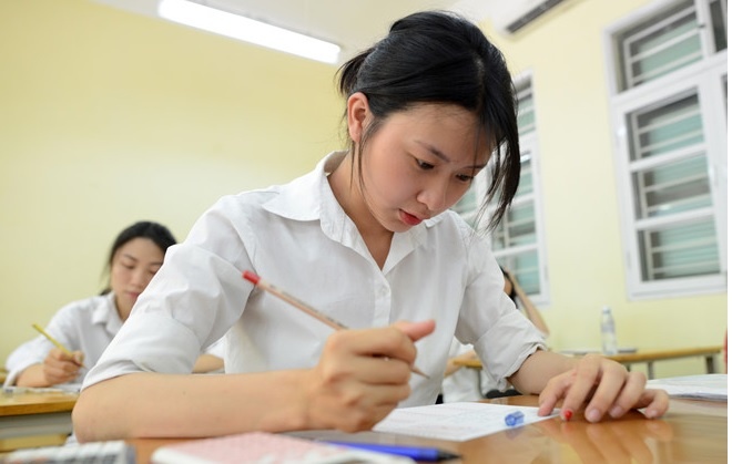 Sau Tet, Ha Noi khao sat hoc sinh khoi 12 hinh anh