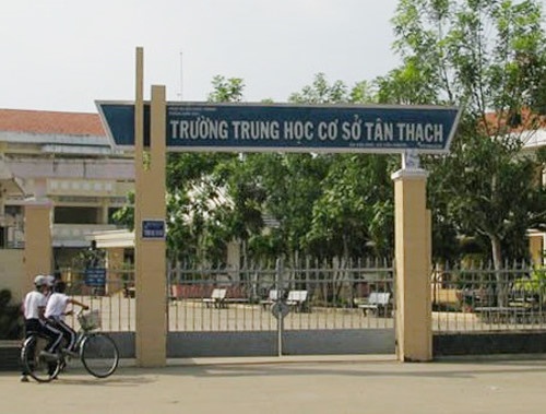 Nam sinh bop co co giao duoc di hoc lai hinh anh