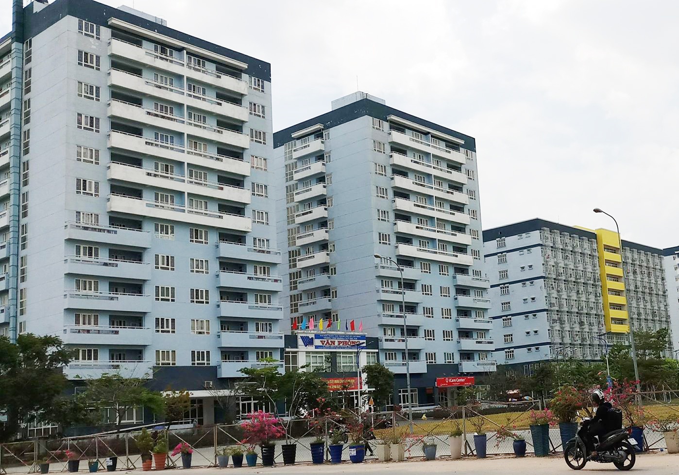 Nu sinh nhay tu tang 8 ky tuc xa DH Quoc gia TP.HCM hinh anh