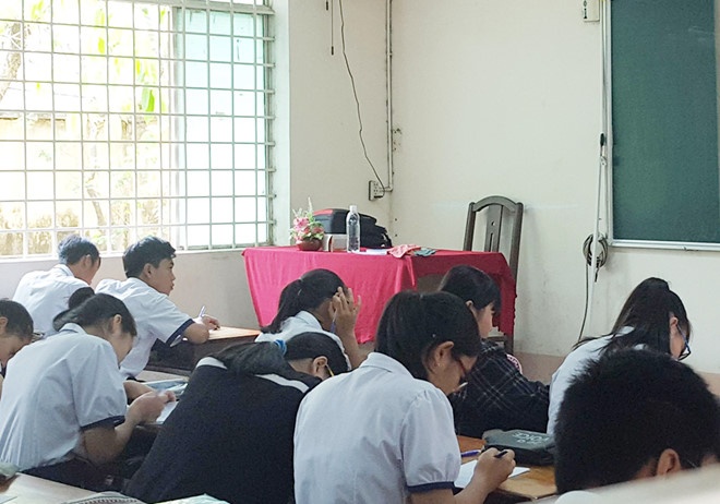 cô giáo không giảng bài ảnh 1 co giao khong giang bai anh 1