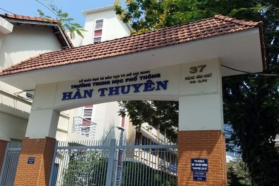 Dinh chi cong tac thay giao vang tuc voi hoc sinh hinh anh
