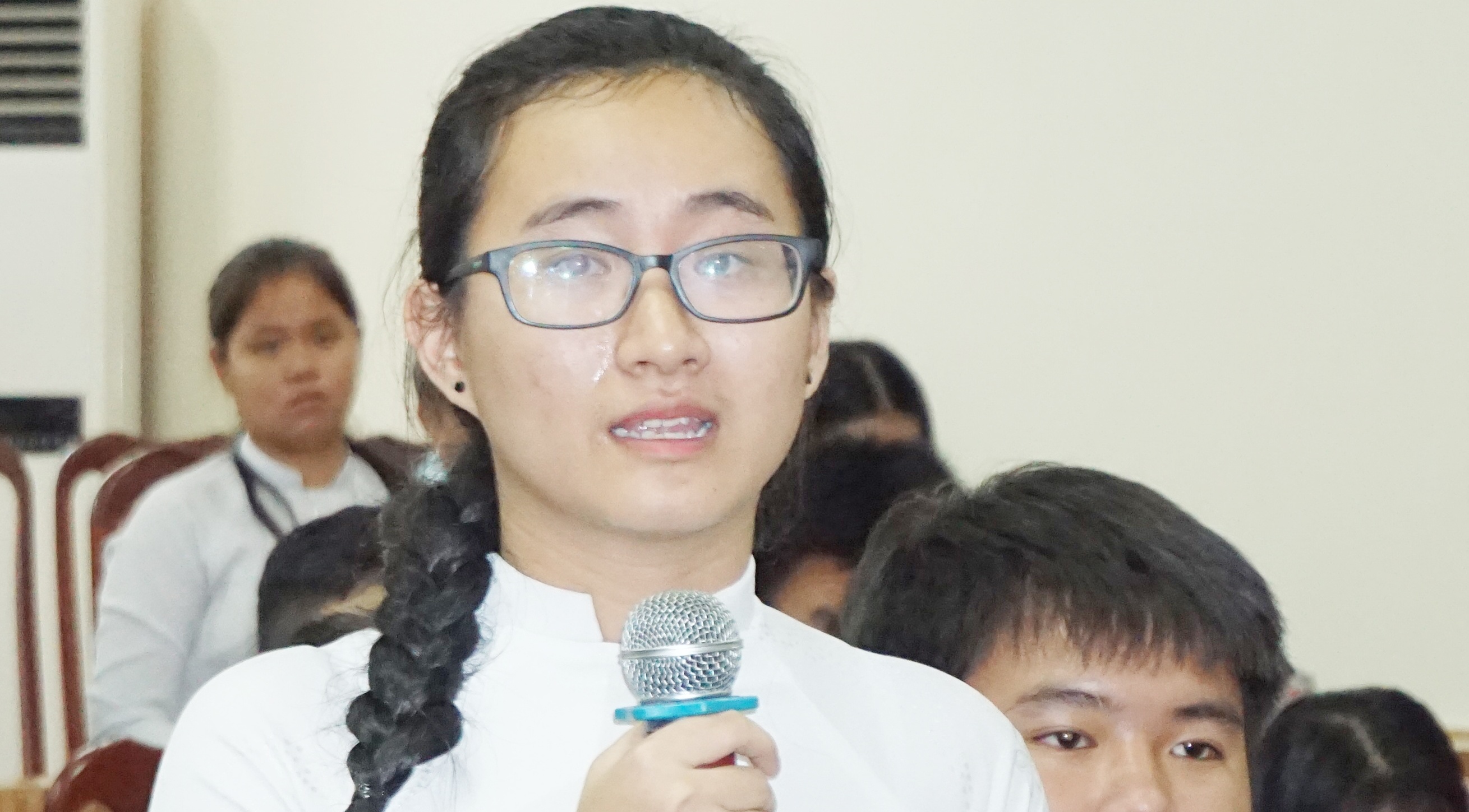 TP.HCM chi dao chuyen truong cho nu sinh bat khoc vi co giao hinh anh