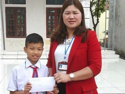 Hoc sinh lop 5 tra lai hon 24,5 trieu dong cho nguoi danh roi hinh anh
