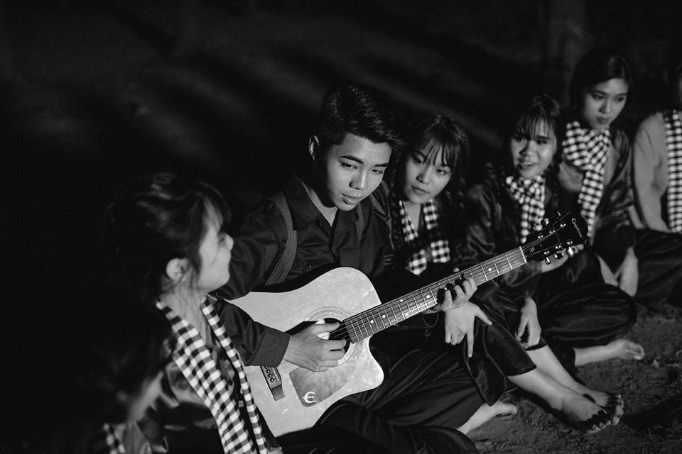 hoc sinh chuyen su chup ky yeu anh 7