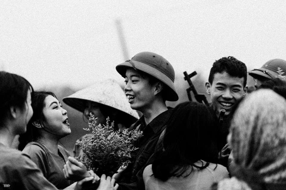 hoc sinh chuyen su chup ky yeu anh 6