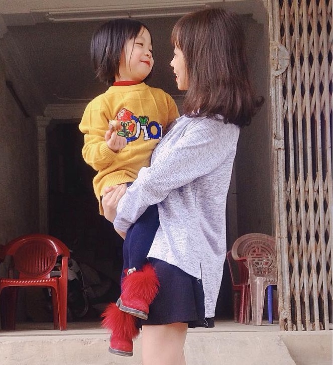 bé gái 6 tuổi livestream bán hàng ảnh 1 be gai 6 tuoi livestream ban hang anh 1