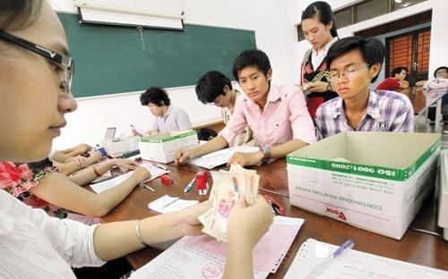 Sinh vien Sai Gon phan anh truong thu hoc phi map mo hinh anh