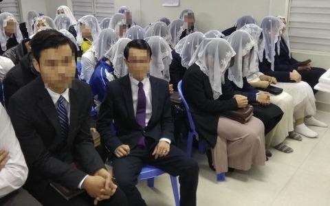 Pho hieu truong cung bi vo loi keo vao Hoi Thanh Duc Chua Troi hinh anh
