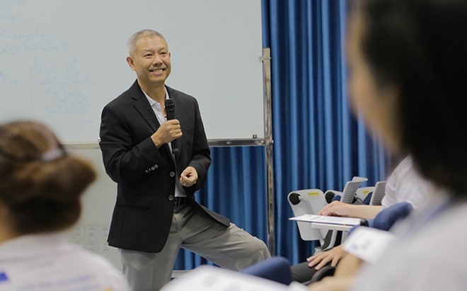 giáo sư quần đùi ảnh 1 giao su quan dui anh 1