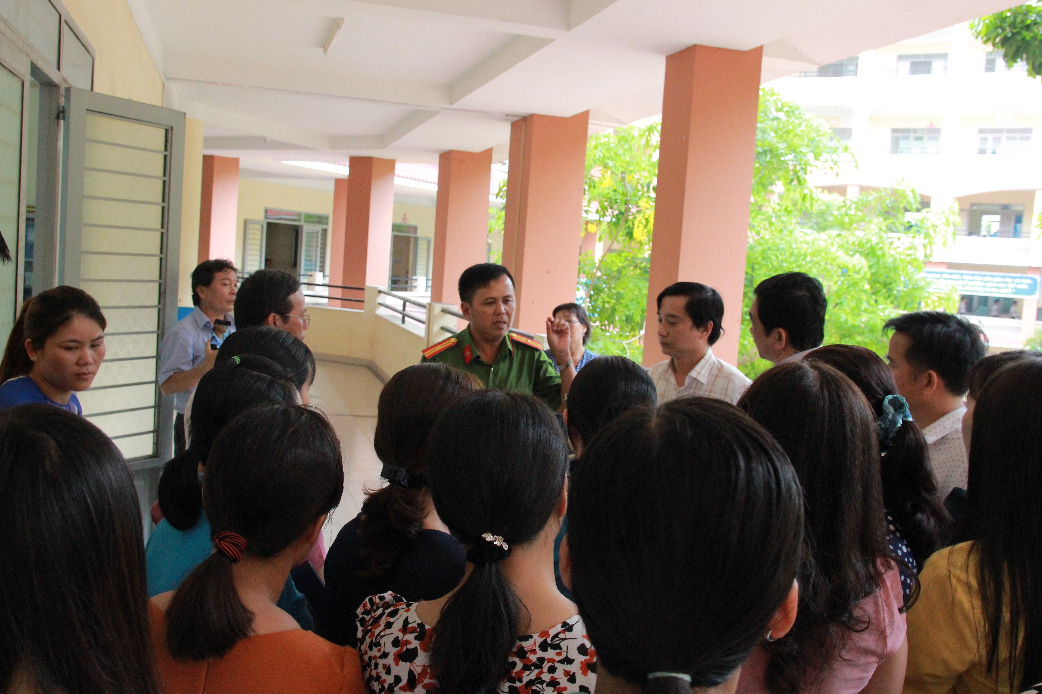 giao vien dinh cong anh 2