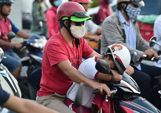 Phu huynh Sai Gon chi nghin USD 'chay' ho khau, xin truong tot cho con hinh anh