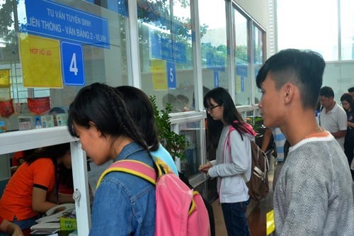 Sao lai phai thi lien thong len dai hoc? hinh anh