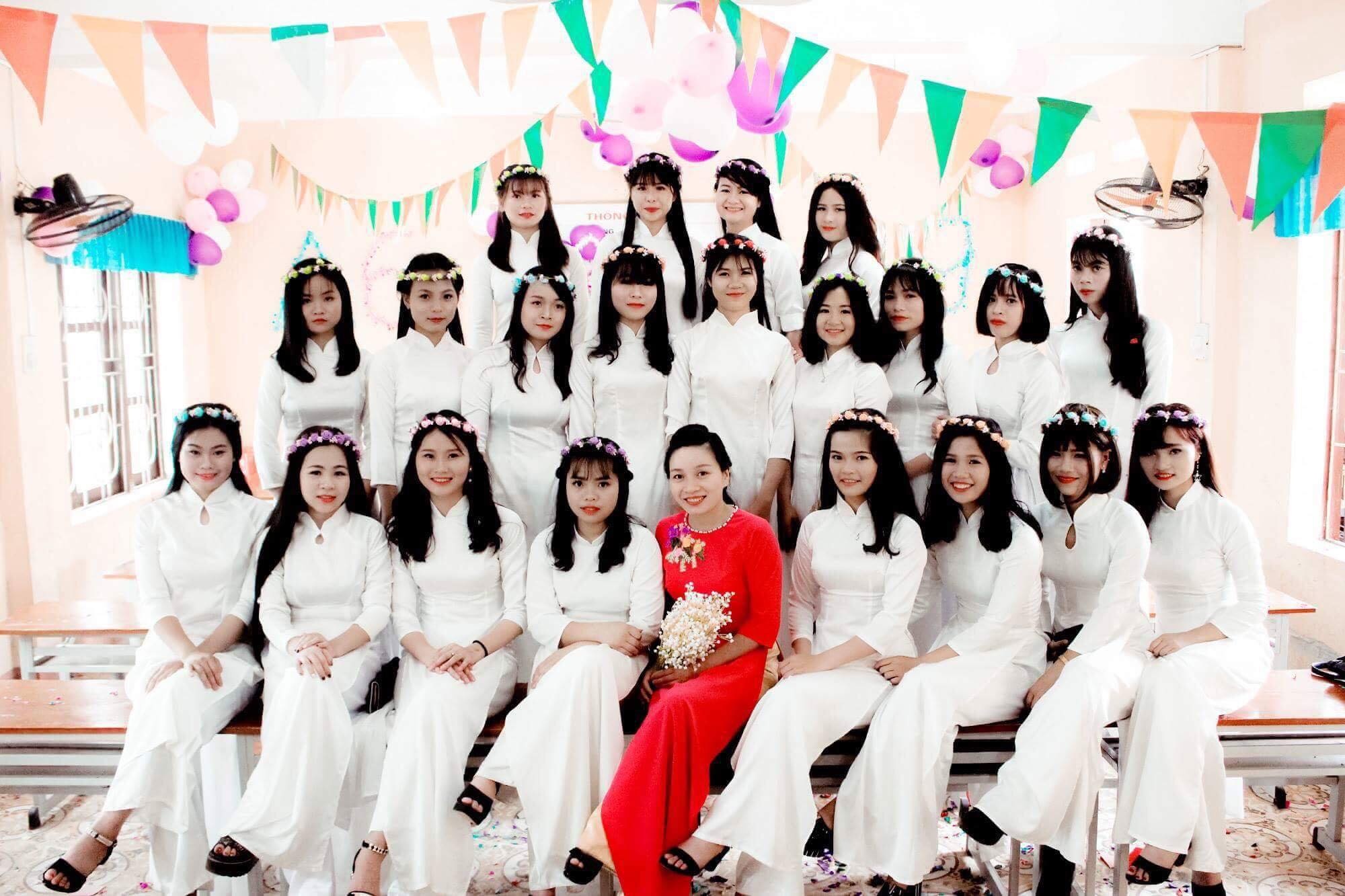 Hoc sinh lop 12 buc xuc vi bo anh ky yeu hon 10 trieu 'nhu de tho' hinh anh