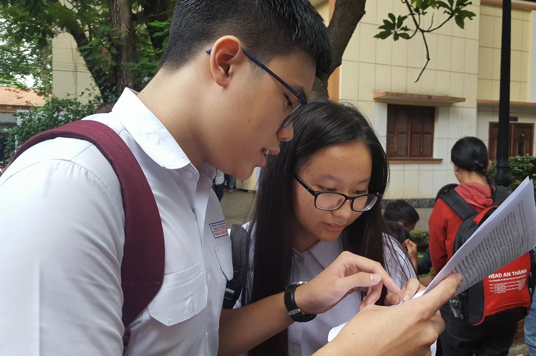 De thi chuyen Toan vao lop 10 truong Pho thong Nang khieu o Sai Gon hinh anh