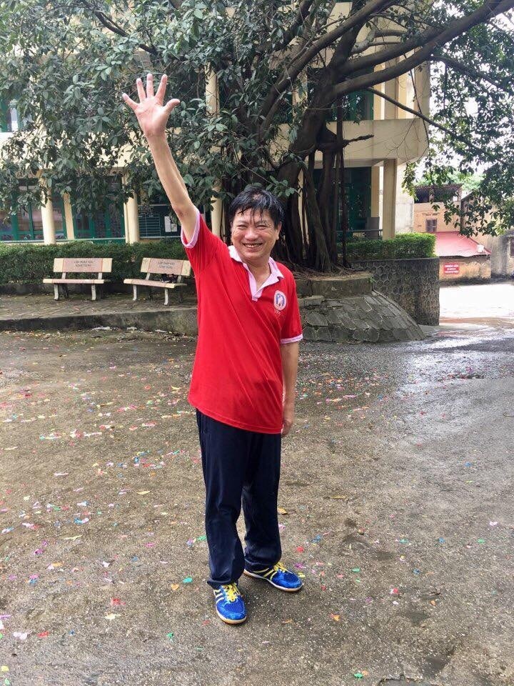 thầy hiệu trưởng chơi bóng nước cùng học trò ảnh 2 thay hieu truong choi bong nuoc cung hoc tro anh 2