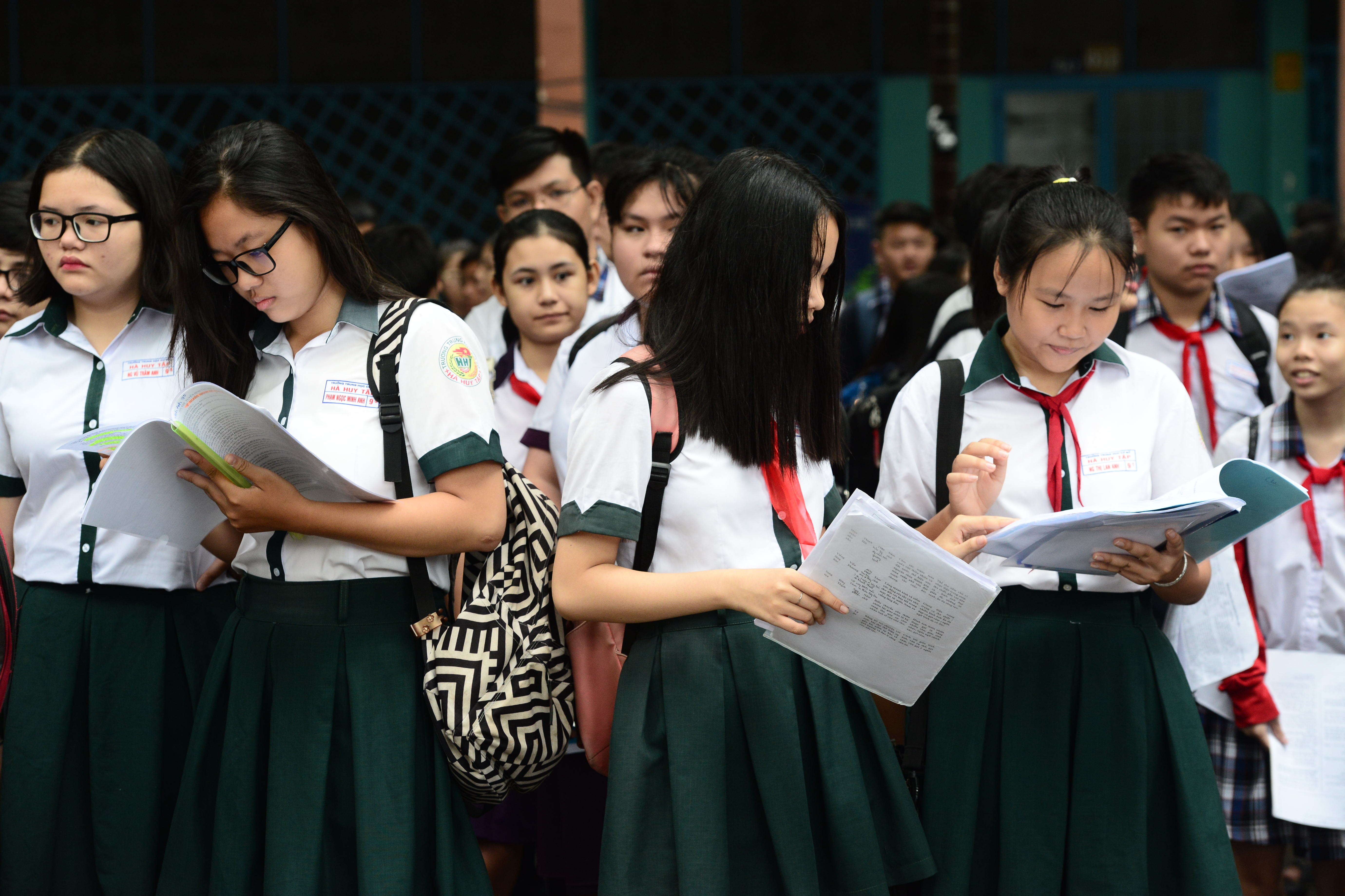 De thi va bai giai mon Tieng Anh vao lop 10 o Sai Gon hinh anh