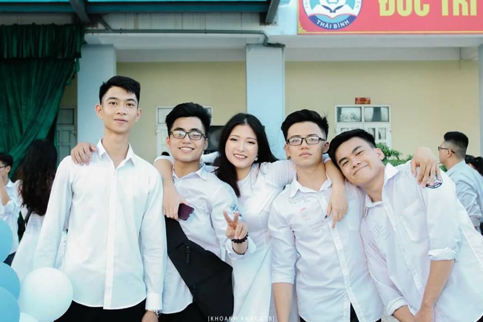 em trai son tung mtp om ban trong le be giang anh 2