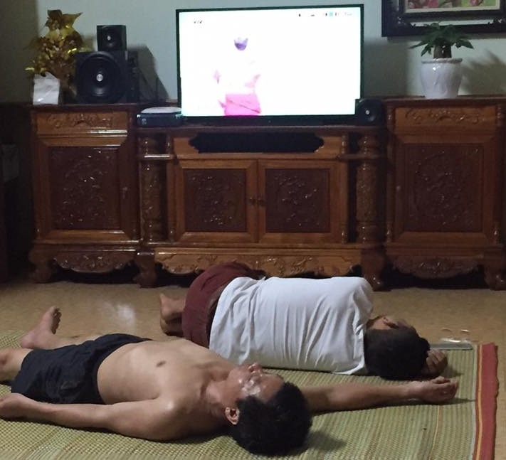fan world cup bá đạo vừa xem bóng đá vừa ngủ ảnh 3 fan world cup ba dao vua xem bong da vua ngu anh 3