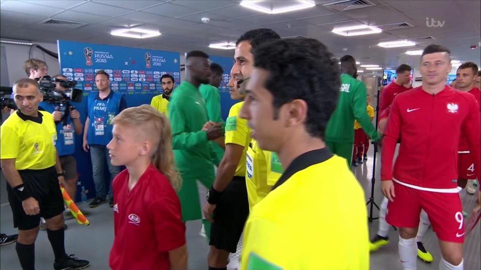 cau be cuop bong cua trong tai anh 1