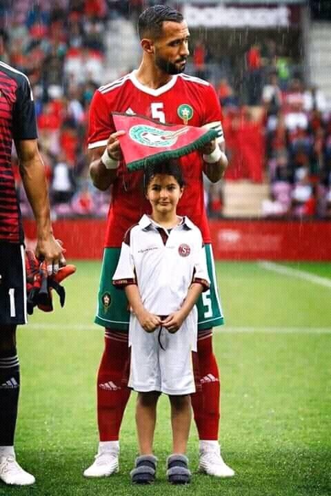 doi truong tuyen morocco medhi benatia che mua cho be gai anh 1