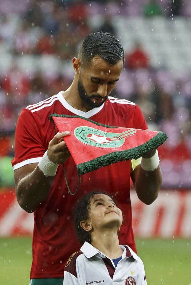 doi truong tuyen morocco medhi benatia che mua cho be gai anh 2