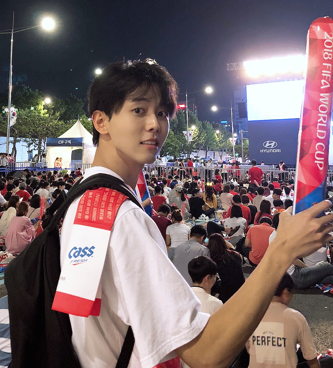 trai đẹp đi xem world cup được dân mạng tìm kiếm ảnh 1 trai dep di xem world cup duoc dan mang tim kiem anh 1