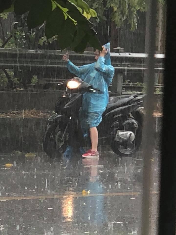hà nội mưa sau nhiều ngày nắng nóng ảnh 2 ha noi mua sau nhieu ngay nang nong anh 2