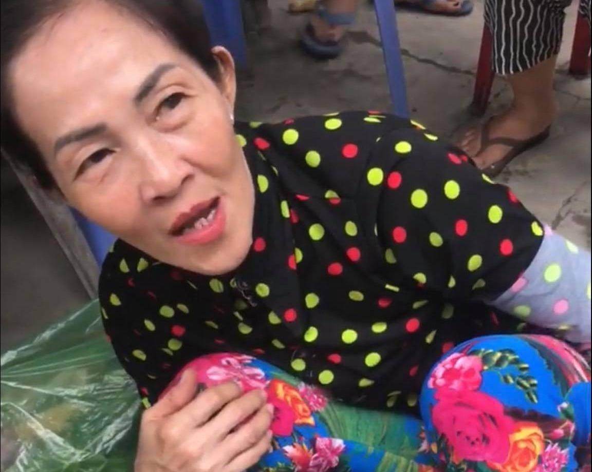 Di Huynh Lap gay sot khi 'boc gia' trang phuc khong tuong hinh anh