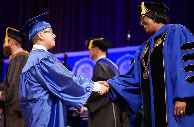 thần đồng 11 tuổi tốt nghiệp đại học ảnh 1 than dong 11 tuoi tot nghiep dai hoc anh 1