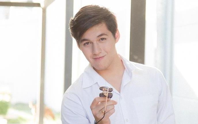 Trai dep Thai Lan bat ngo noi tieng sau khi nhay o trung tam mua sam hinh anh