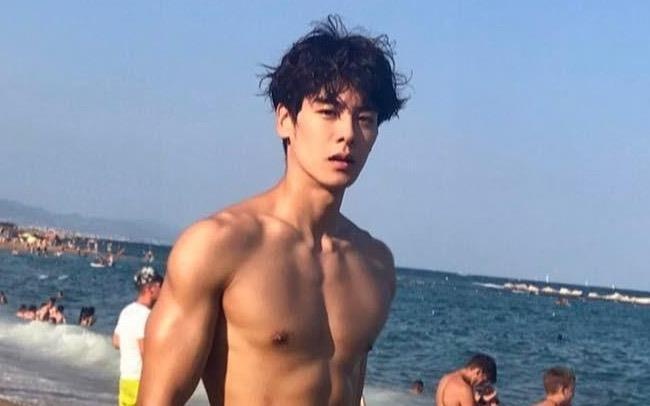 Hot boy Han Quoc cao 1,86 m, dep trai nhu ca si than tuong hinh anh