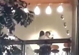 cap doi an ai noi cong cong anh 2