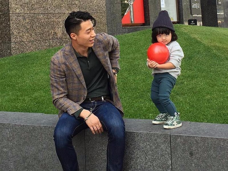 Khoanh khac ngot ngao cua nguoi mau dien trai va con gai hinh anh