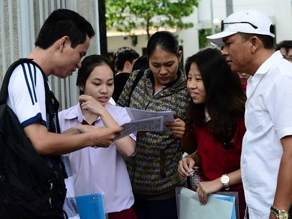 Diem chuan DH Kinh te - Luat TP.HCM cao nhat 23,6 hinh anh