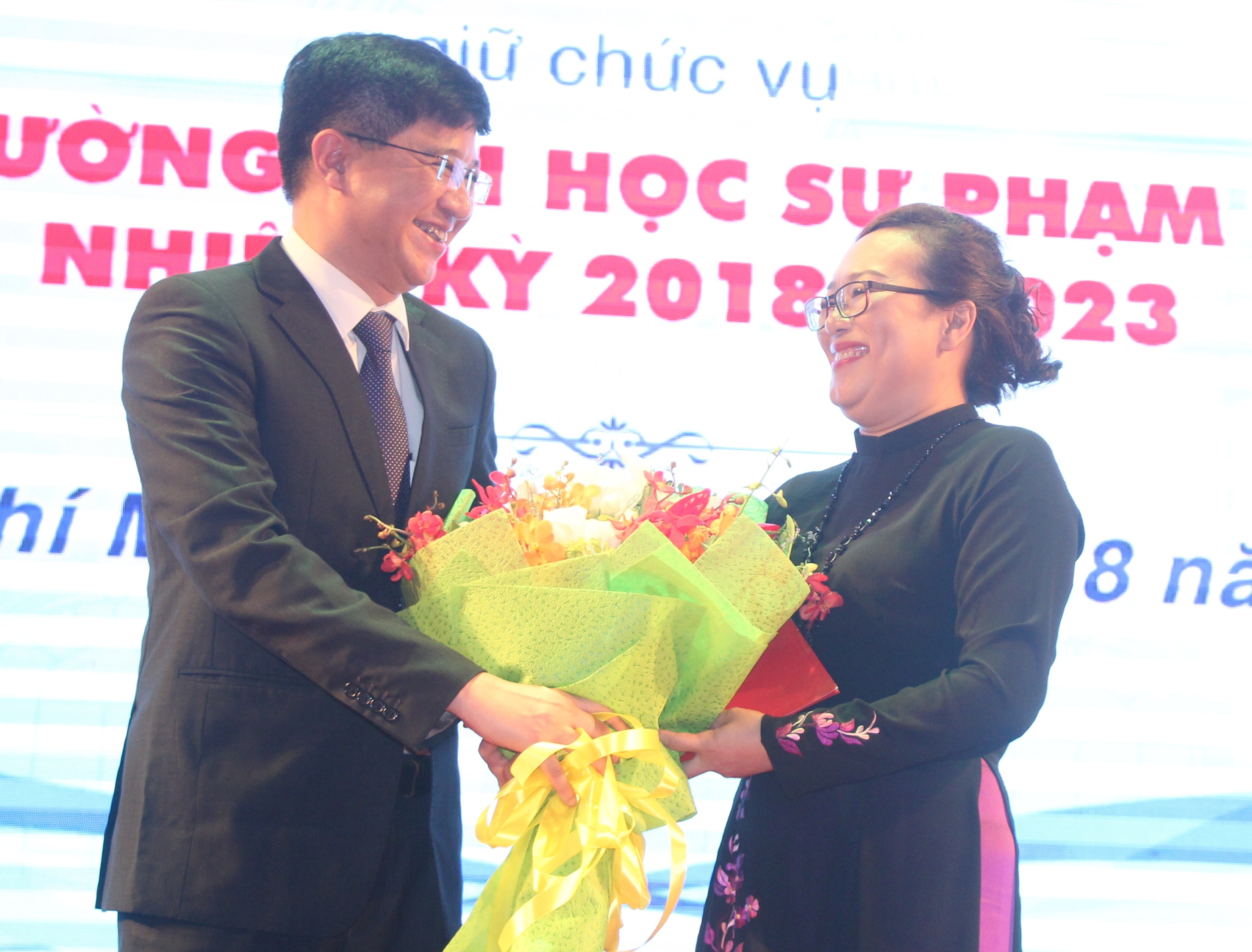 DH Su pham TP.HCM co nu hieu truong dau tien trong lich su hinh anh