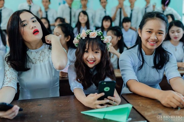 hot girl ban hang noi tieng anh 9