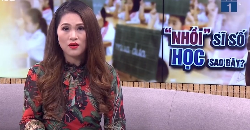 Nhoi 70 hoc sinh tieu hoc mot lop, giao vien day the nao? hinh anh